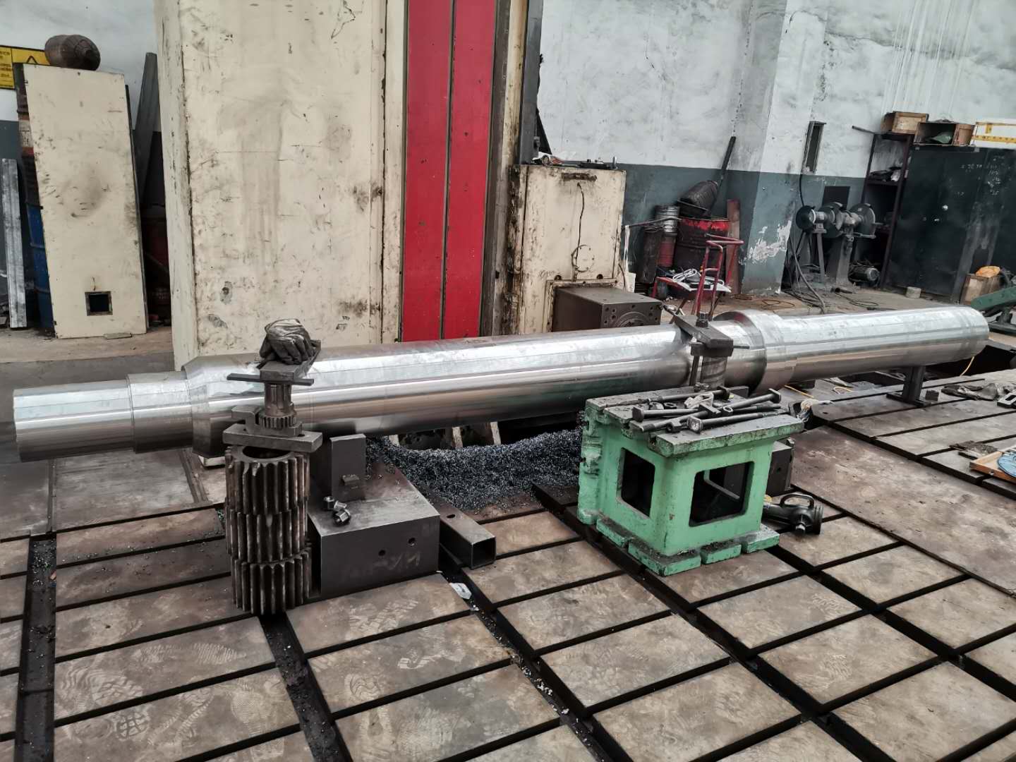 細長軸車削加工形變原因及對策